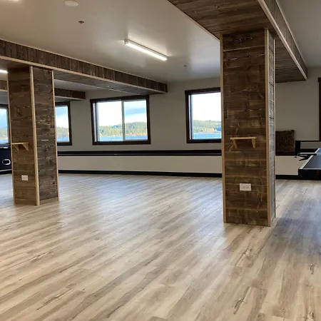 Gorgeous Triplex Unit With Spectacular Lake Views!